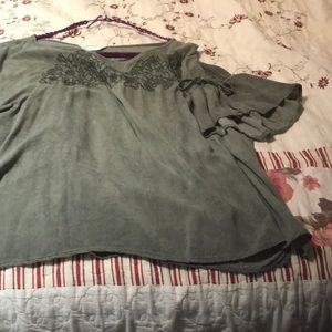 Loose pretty green top